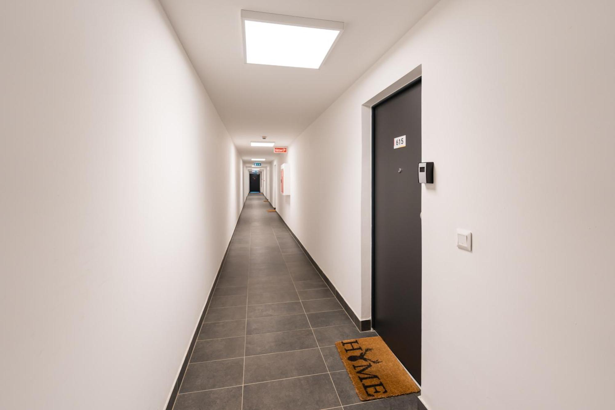 Brand New Modern Apartment-2 Rooms-Balcony-Garage بودابست المظهر الخارجي الصورة