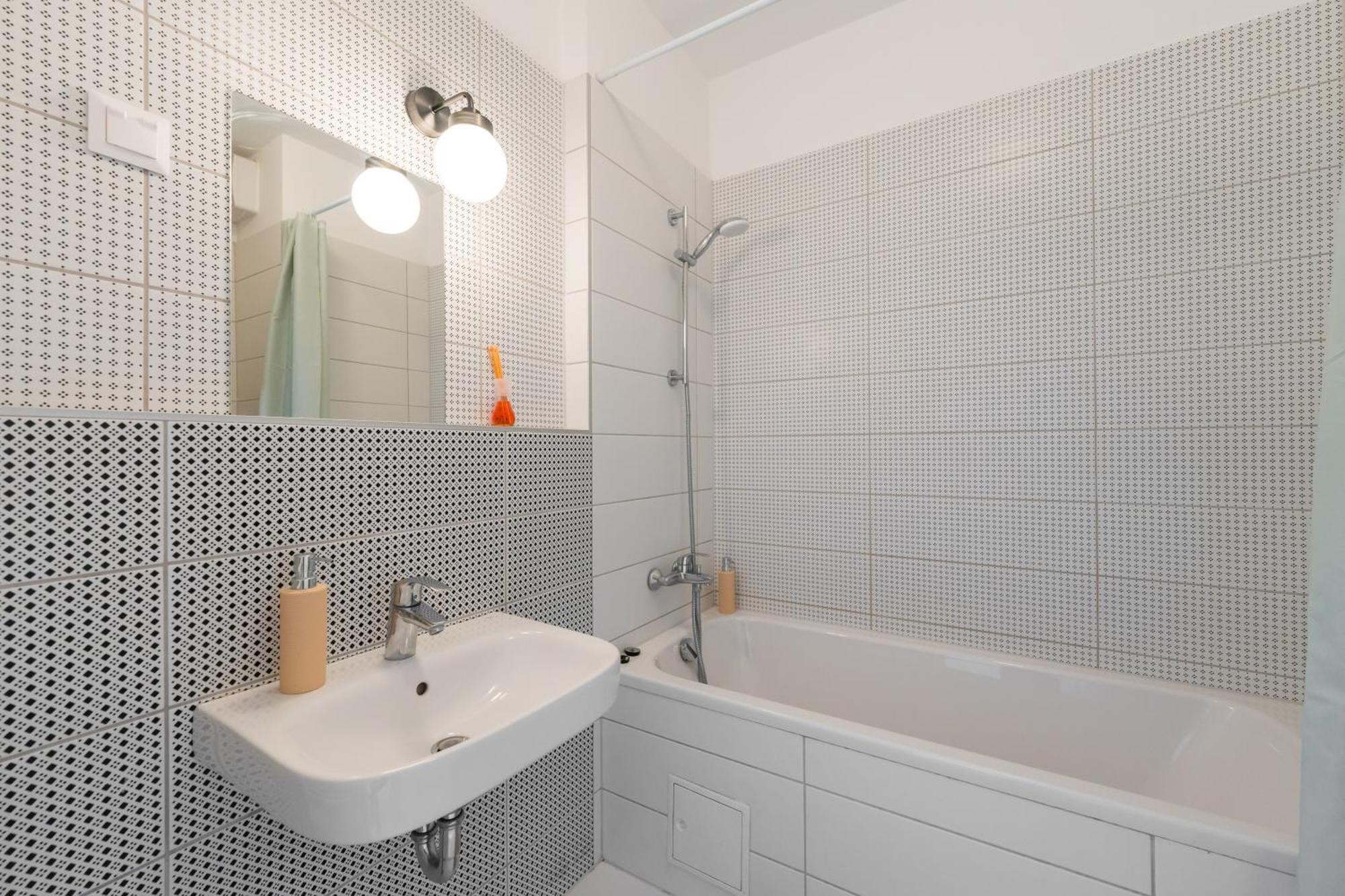 Brand New Modern Apartment-2 Rooms-Balcony-Garage بودابست المظهر الخارجي الصورة